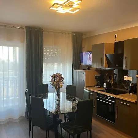 Nadiya App Pool, Parking Apartament